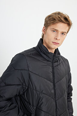 Regular Fit Normal Kesim Dik Yaka Siyah Şişme Mont - Black-W40YWA100 (görsel 4)