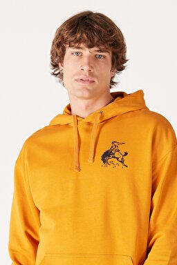 Loose Fit Rahat Kesim %100 Pamuk Kapüşonlu İçi Polarlı Sırt Baskılı Turuncu Sweatshirt - Golden Oak-W656I4H43 (görsel 2)