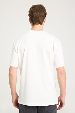 Regular Fit Normal Kesim %100 Pamuk Bisiklet Yaka Beyaz Tişört - White-W7C4EE989 (görsel 5)