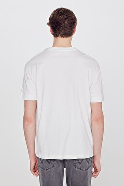 %100 Pamuk Relaxed Fit Rahat Kesim Bisiklet Yaka Logo Detaylı Tişört - Off White-W7NM203877102 (görsel 5)