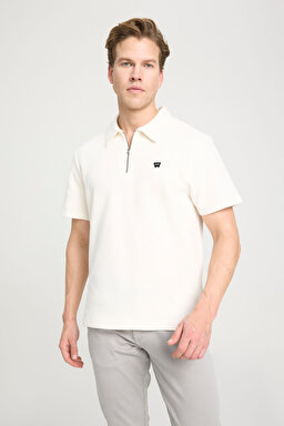 Relaxed Fit Geniş Kesim Polo Yaka Fermuar Detaylı %100 Pamuk Ekru Tişört - Vintage White-W7NQ2052861Y