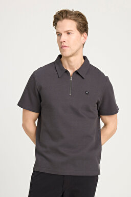 Relaxed Fit Geniş Kesim Polo Yaka Fermuar Detaylı %100 Pamuk Siyah Tişört - Faded Black-W7NQ20528633W (görsel 2)