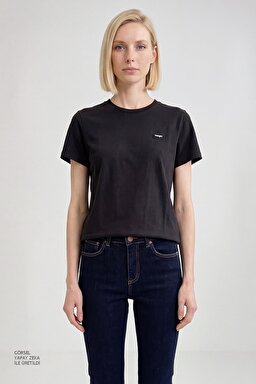%100 Pamuk Regular Fit Normal Kesim Bisiklet Yaka Patch Logo Siyah Tişört - Black-W7Q05920936 (görsel 4)