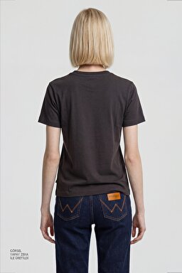 %100 Pamuk Regular Fit Normal Kesim Bisiklet Yaka Patch Logo Siyah Tişört - Black-W7Q05920936 (görsel 5)