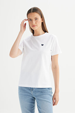 %100 Pamuk Regular Fit Normal Kesim Bisiklet Yaka Patch Logo Beyaz Tişört - White-W7Q05920989 (görsel 3)