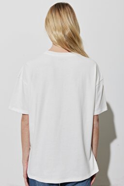 Oversize Fit Rahat Kesim %100 Pamuk Bisiklet Yaka Beyaz Tişört - Worn in White-W7R3EEW04 (görsel 5)