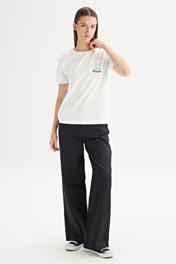 %100 Pamuk Regular Fit Normal Kesim Bisiklet Yaka Baskılı Beyaz Tişört - Worn White-W7XB5920W02 (görsel 2)