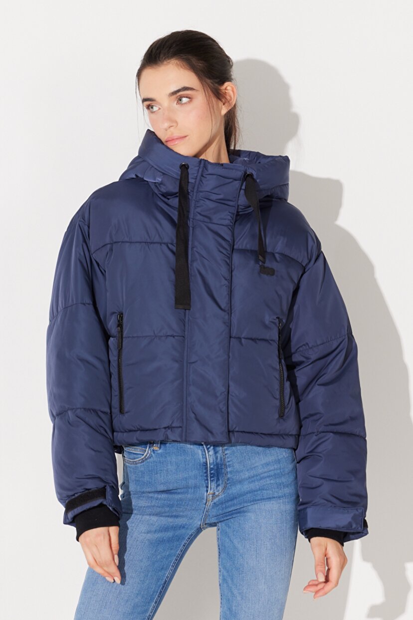 極美品✨️￥6.9万　23SS　エポカシャンブレータフタ ショートブルゾン　紺 L232233400400_1.jpg